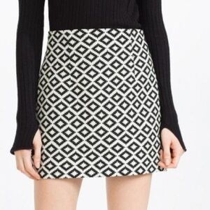 Zara Black and White Geometric‎ Mini Skirt